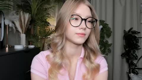 Natalie online show from 09/25/25, 05:44