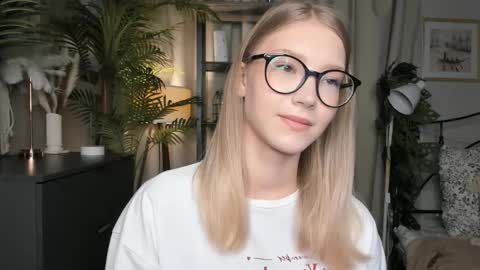 Natalie online show from 10/22/25, 05:52