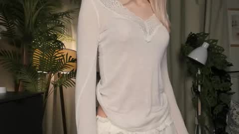 Natalie online show from 12/05/25, 05:49