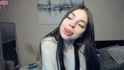 Snapshot of eternity_is_endless chatting on 11/17/25, 07:58 Mary online show from 11/17/25, 07:58