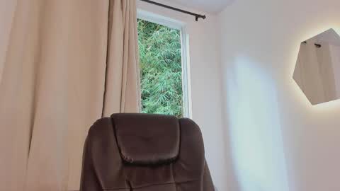 Snapshot of etham_wolf1 chatting on 04/15/26, 07:58 etham_wolf1 online show from 04/15/26, 07:58