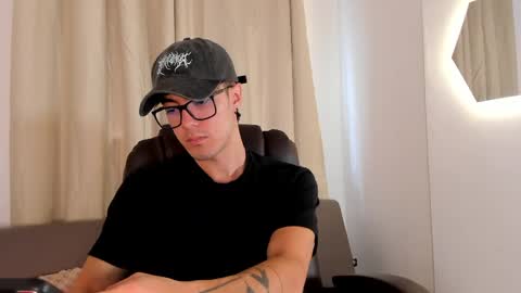 Snapshot of etham_wolf1 chatting on 04/17/26, 07:17 etham_wolf1 online show from 04/17/26, 07:17