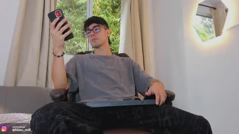 Snapshot of etham_wolf1 chatting on 05/01/26, 06:01 etham_wolf1 online show from 05/01/26, 06:01