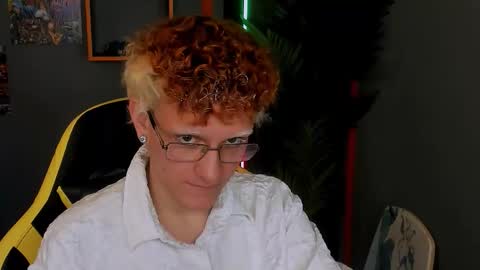 Snapshot of ethan_miltons chatting on 12/01/25, 10:53 Ethan online show from 12/01/25, 10:53