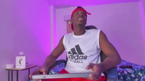 Snapshot of ethan_travis0 chatting on 10/07/25, 08:50 ethan travis online show from 10/07/25, 08:50