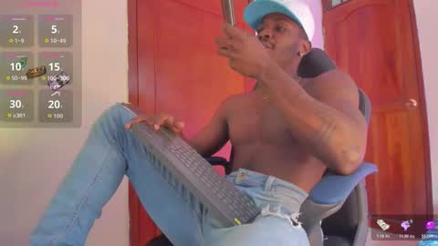 Snapshot of ethan_travis0 chatting on 10/21/25, 07:14 ethan travis online show from 10/21/25, 07:14