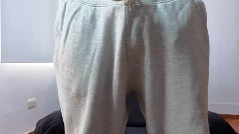 Snapshot of ethangreey1 chatting on 12/16/25, 04:34 ethangreey1 online show from 12/16/25, 04:34