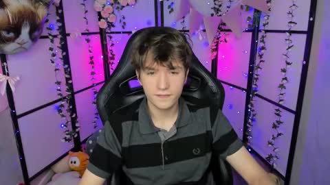 Ethan online show from 10/15/25, 09:04