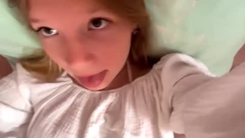 Snapshot of eugenakhouri chatting on 09/12/25, 05:40 Lana online show from 09/12/25, 05:40