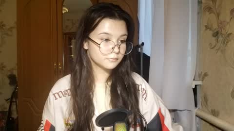 Snapshot of eugeniecarrubba chatting on 05/20/26, 03:18 Lily 1st day online show from 05/20/26, 03:18