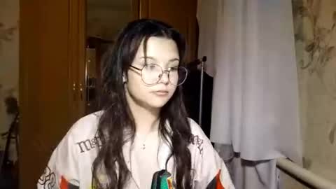 Snapshot of eugeniecarrubba chatting on 05/21/26, 06:48 Lily 1st day online show from 05/21/26, 06:48