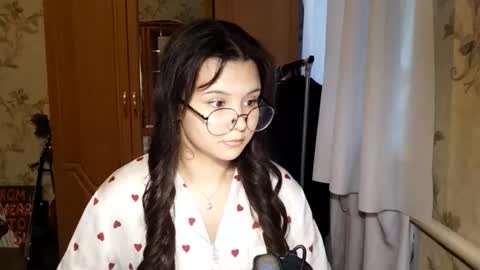 Snapshot of eugeniecarrubba chatting on 05/22/26, 03:28 Lily 1st day online show from 05/22/26, 03:28