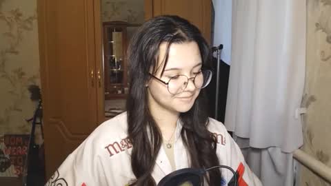 Snapshot of eugeniecarrubba chatting on 05/23/26, 01:37 Lily 1st day online show from 05/23/26, 01:37