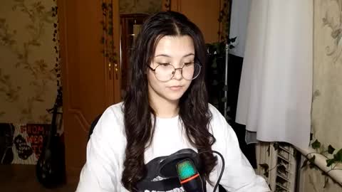 Snapshot of eugeniecarrubba chatting on 05/25/26, 03:18 Lily 1st day online show from 05/25/26, 03:18