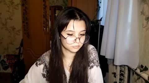 Snapshot of eugeniecarrubba chatting on 06/03/26, 01:25 Lily 1st day online show from 06/03/26, 01:25