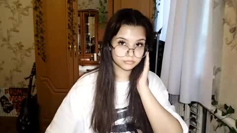 Snapshot of eugeniecarrubba chatting on 06/03/26, 02:33 Lily 1st day online show from 06/03/26, 02:33