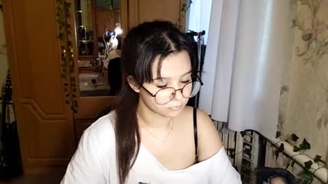 Snapshot of eugeniecarrubba chatting on 06/12/26, 12:26 Lily 1st day online show from 06/12/26, 12:26