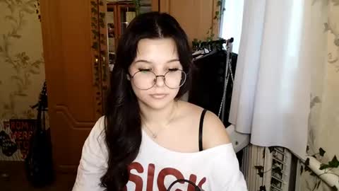Snapshot of eugeniecarrubba chatting on 06/13/26, 02:37 Lily 1st day online show from 06/13/26, 02:37