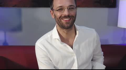 Snapshot of euginehot chatting on 12/19/24, 01:07 euginehot online show from 12/19/24, 01:07