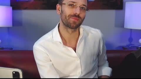 Snapshot of euginehot chatting on 12/20/24, 11:00 euginehot online show from 12/20/24, 11:00