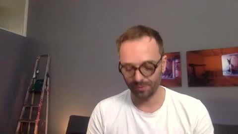 Snapshot of euginehot chatting on 12/15/25, 12:09 euginehot online show from 12/15/25, 12:09