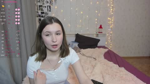 Veronica Tiia Lilith left to right online show from 01/20/25, 05:04