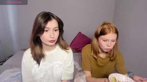 Veronica Tiia Lilith left to right online show from 10/06/25, 05:05