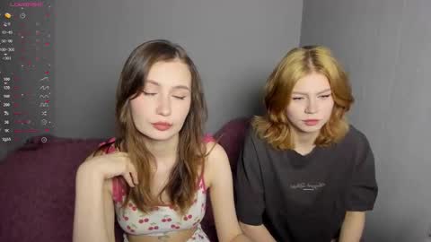 Snapshot of eumomino chatting on 12/21/25, 09:55 Veronica Tiia Lilith left to right online show from 12/21/25, 09:55