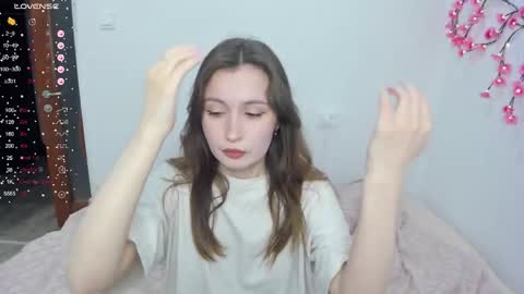 Snapshot of eumomino chatting on 02/19/26, 09:11 Veronica Tiia Lilith left to right online show from 02/19/26, 09:11