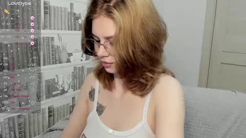Snapshot of eumomino chatting on 02/20/26, 03:23 Veronica Tiia Lilith left to right online show from 02/20/26, 03:23