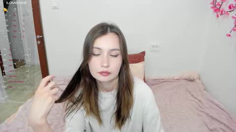 Snapshot of eumomino chatting on 02/21/26, 11:39 Veronica Tiia Lilith left to right online show from 02/21/26, 11:39