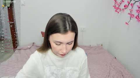 Snapshot of eumomino chatting on 03/07/26, 12:18 Veronica Tiia Lilith left to right online show from 03/07/26, 12:18