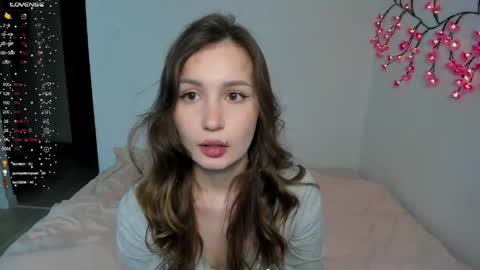 Snapshot of eumomino chatting on 04/16/26, 09:39 Veronica Tiia Lilith left to right online show from 04/16/26, 09:39