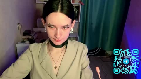 Snapshot of eunabiddlecome chatting on 04/15/26, 12:01 Kate online show from 04/15/26, 12:01