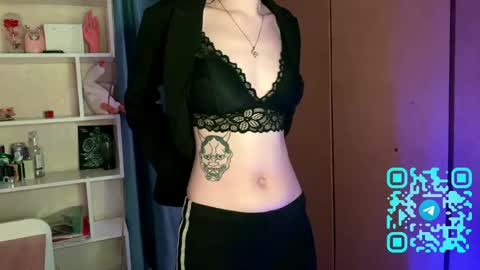 Snapshot of eunabiddlecome chatting on 04/18/26, 01:15 Kate online show from 04/18/26, 01:15