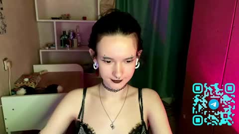 Snapshot of eunabiddlecome chatting on 04/26/26, 11:41 Kate online show from 04/26/26, 11:41