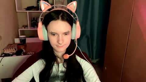 Snapshot of eunabiddlecome chatting on 06/04/26, 05:57 Kate online show from 06/04/26, 05:57