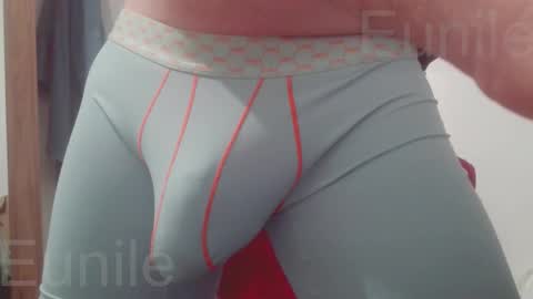 Snapshot of eunile chatting on 10/25/25, 02:19 eunile online show from 10/25/25, 02:19