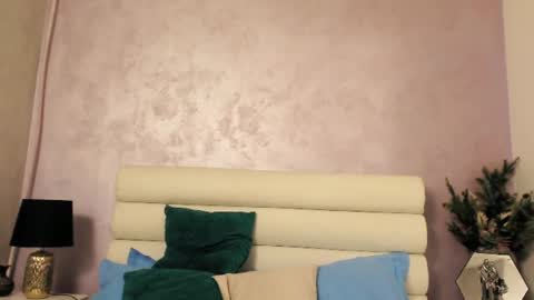 euphoriaelle online show from 06/24/26, 04:11