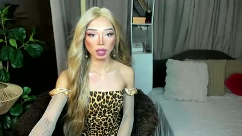Snapshot of euphoric_goddess chatting on 06/13/26, 10:57 euphoric_goddess online show from 06/13/26, 10:57