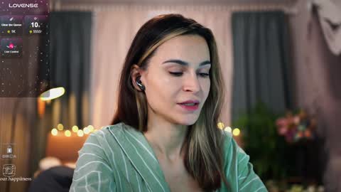 Snapshot of euphoriiiaa chatting on 12/26/24, 07:03 Mira online show from 12/26/24, 07:03