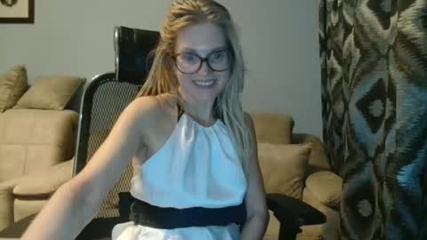 Snapshot of eva2323 chatting on 01/15/25, 03:50 eva2323 online show from 01/15/25, 03:50