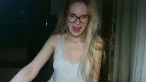 Snapshot of eva2323 chatting on 03/07/25, 02:15 eva2323 online show from 03/07/25, 02:15