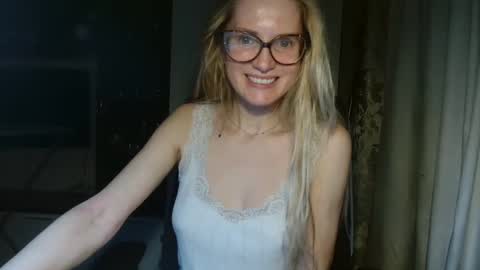 Snapshot of eva2323 chatting on 03/08/25, 04:06 eva2323 online show from 03/08/25, 04:06