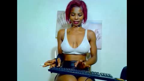 eva4him831 online show from 02/19/25, 12:44