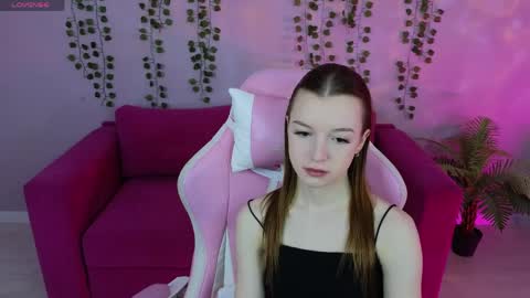 Snapshot of eva__thompson chatting on 05/13/26, 01:14 Eva online show from 05/13/26, 01:14