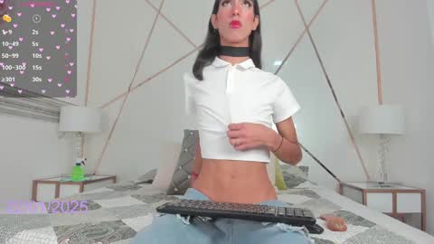 EVA COLUCCY online show from 01/22/25, 08:28