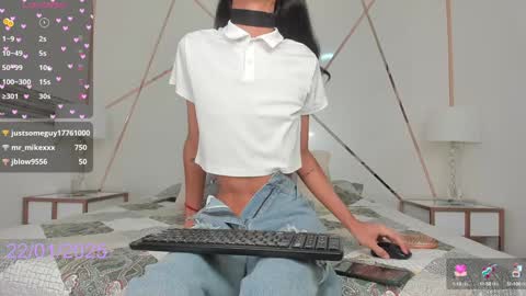 EVA COLUCCY online show from 01/22/25, 11:32