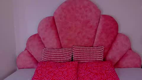 EVA DAEMON  online show from 08/07/26, 11:56