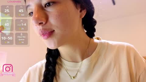 Snapshot of eva_depp_ chatting on 05/15/26, 10:11 Eva online show from 05/15/26, 10:11